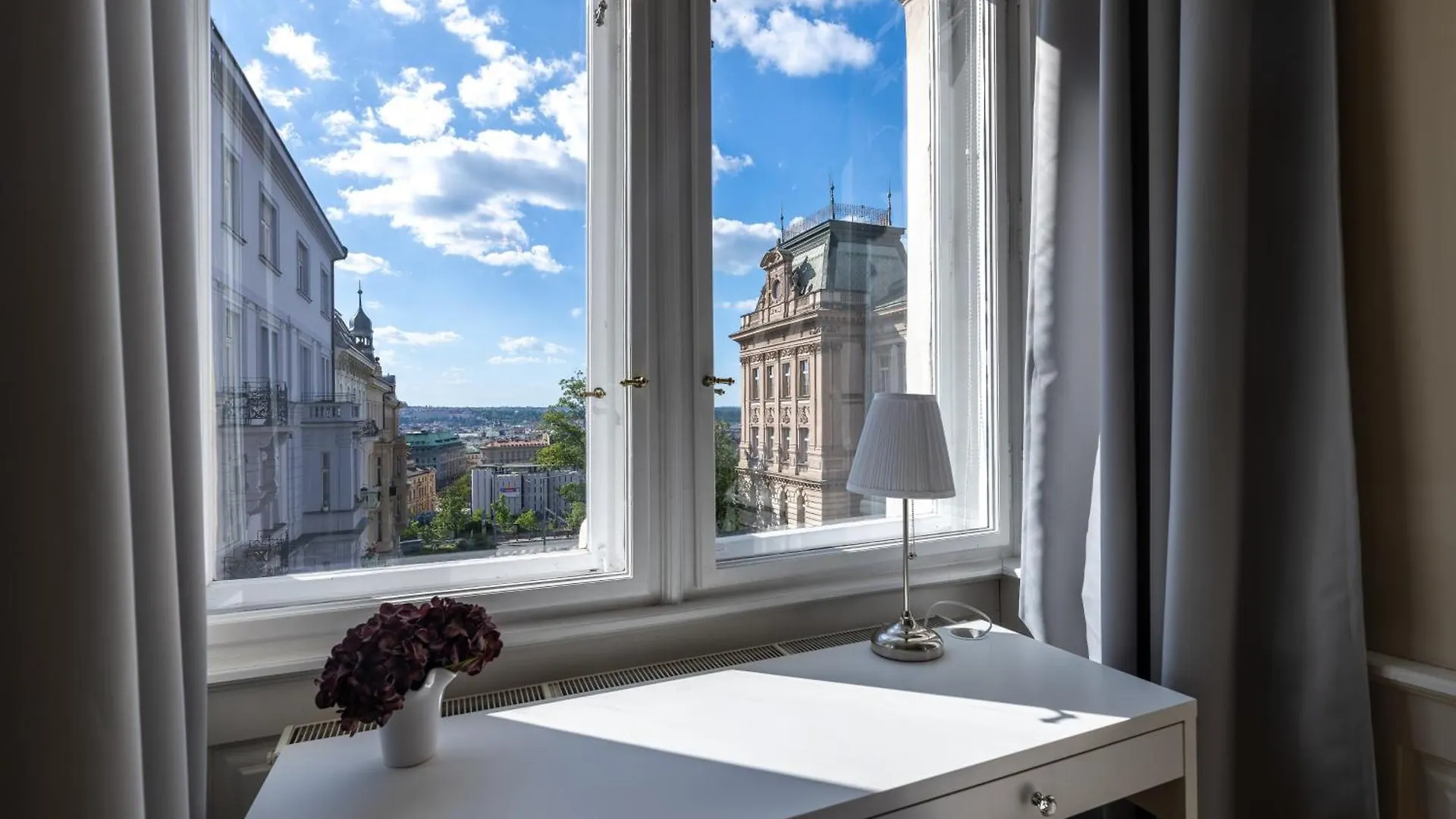 Lovely City View Apartment Next To National Museum By Easybnb Prag Tschechische Republik